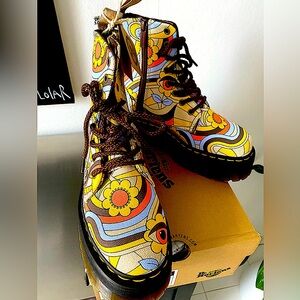 DR. MARTENS JADON RETRO RAY CANVAS SHOES BRAND NEW, SIZE 38(8) BOOTS, RARE